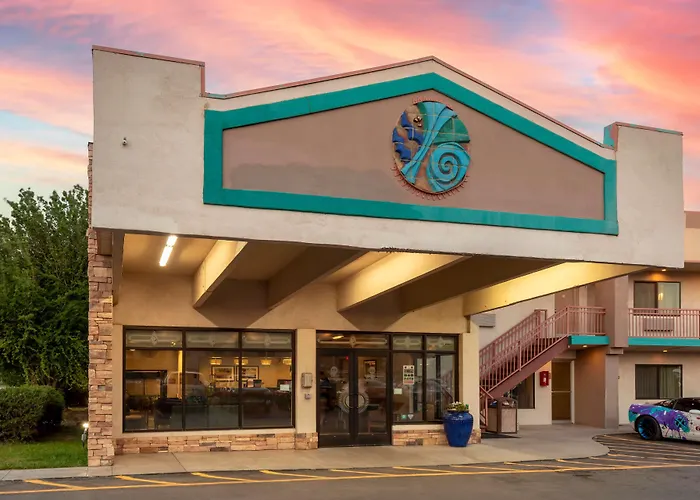 Turquoise Inn & Suites